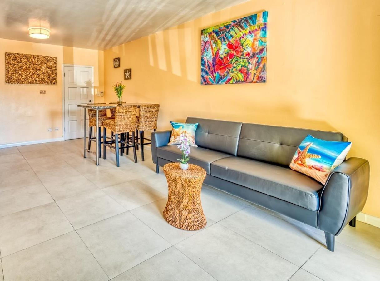 Lovely Near Beach, Downtown, 24h Security, Pool * Nassau