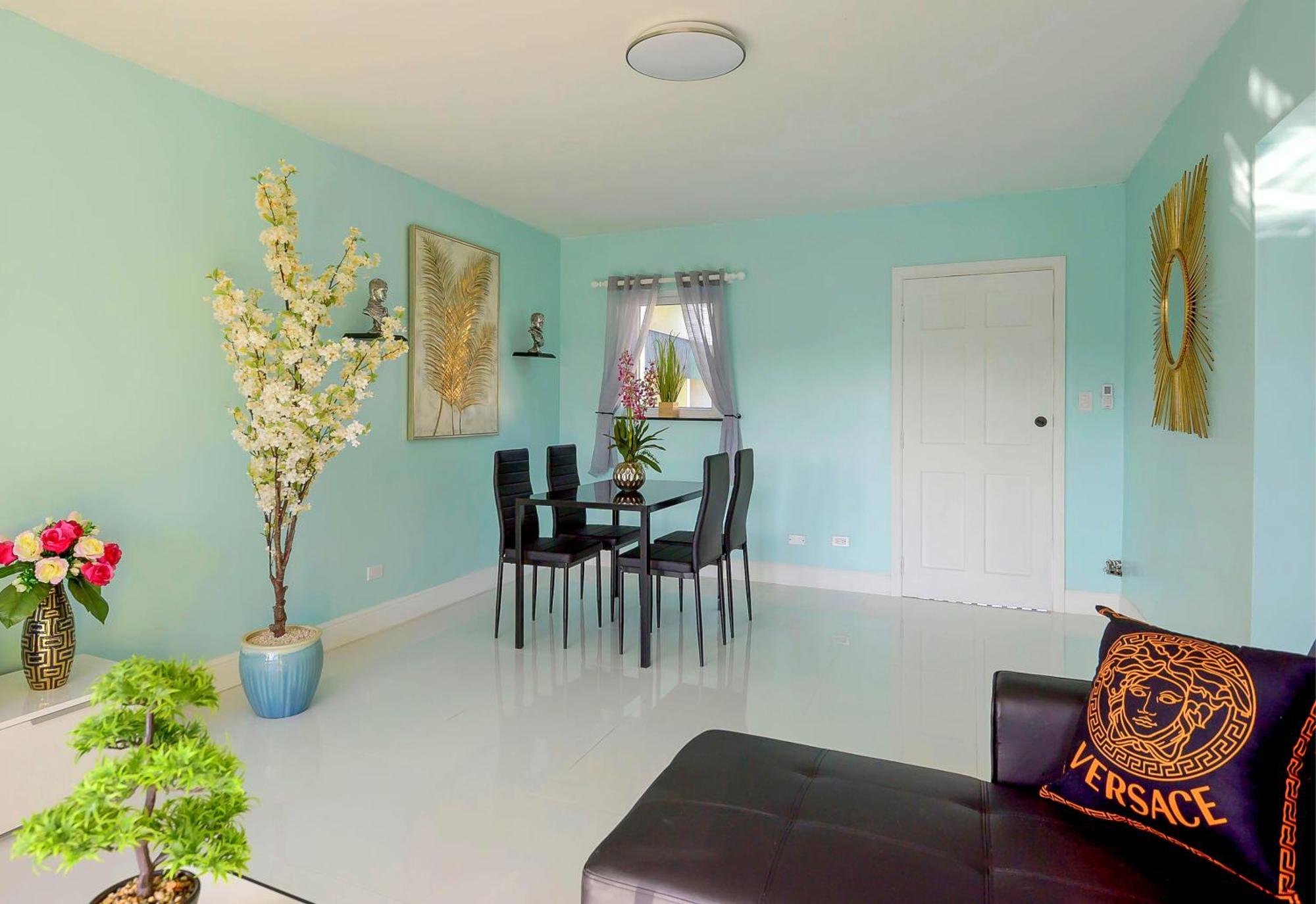 Lovely Near Beach, Downtown, 24h Security, Pool Apartment Nassau
