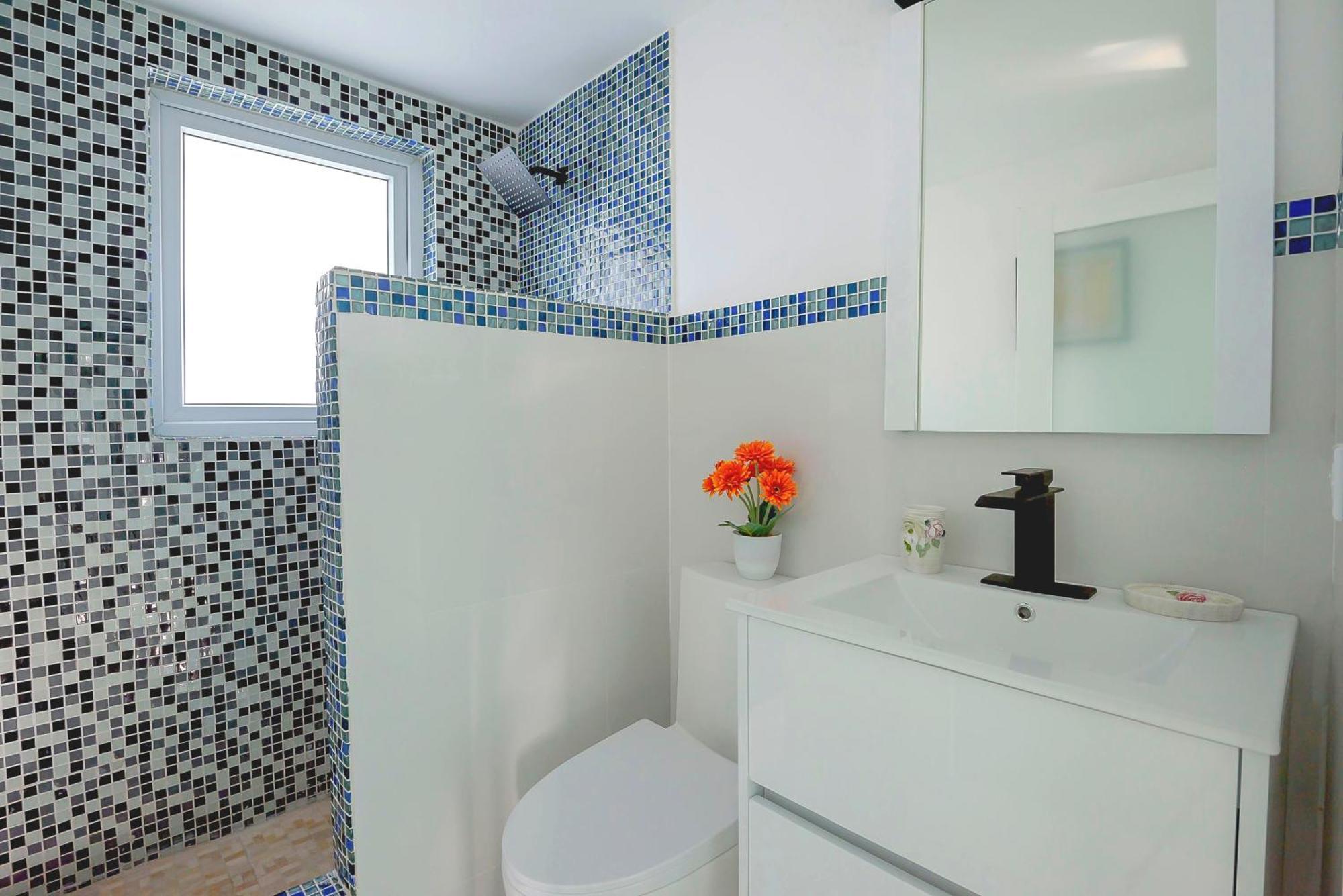 Lovely Near Beach, Downtown, 24h Security, Pool Nassau
