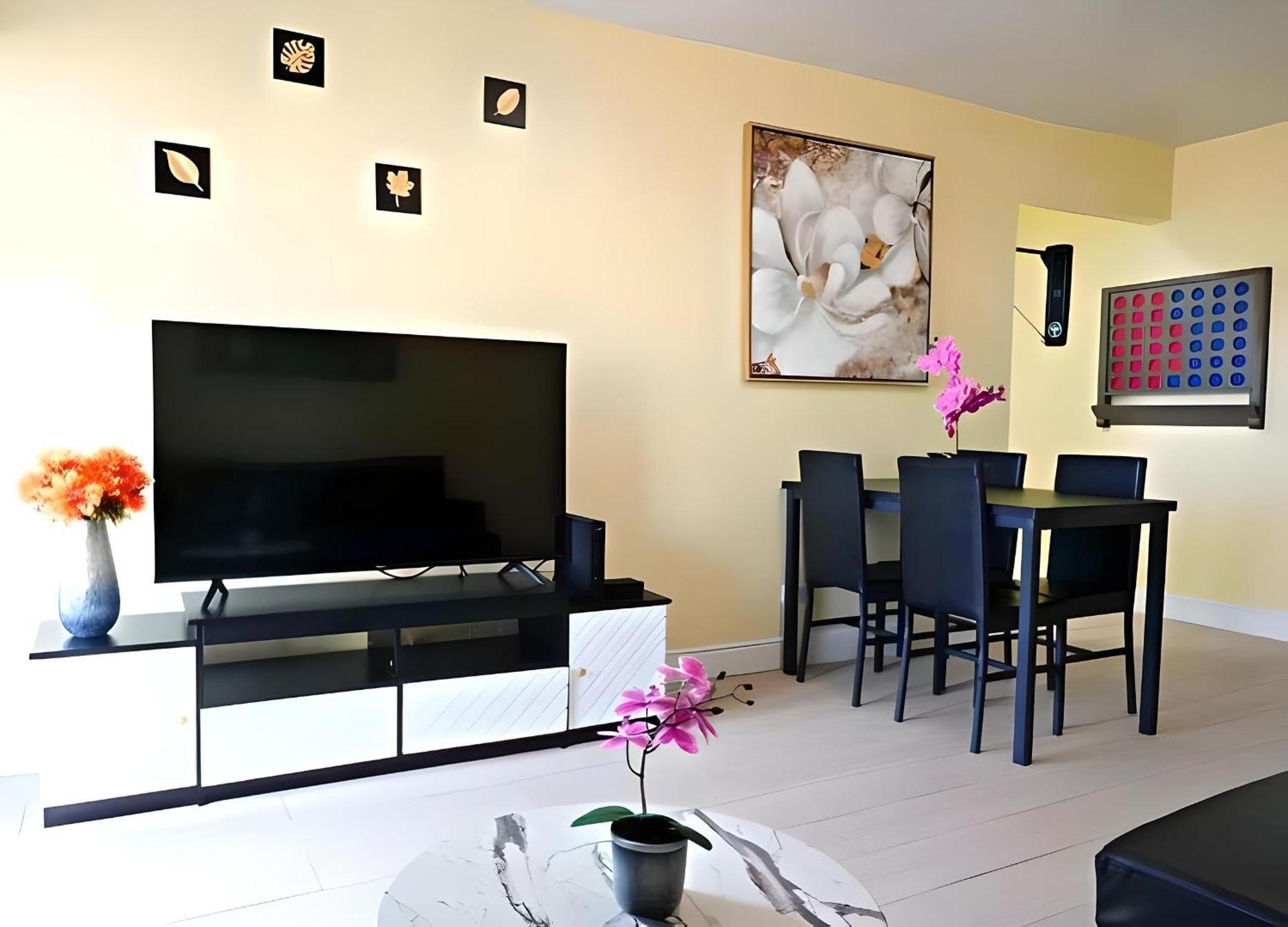 Apartment Lovely Near Beach, Downtown, 24h Security, Pool *